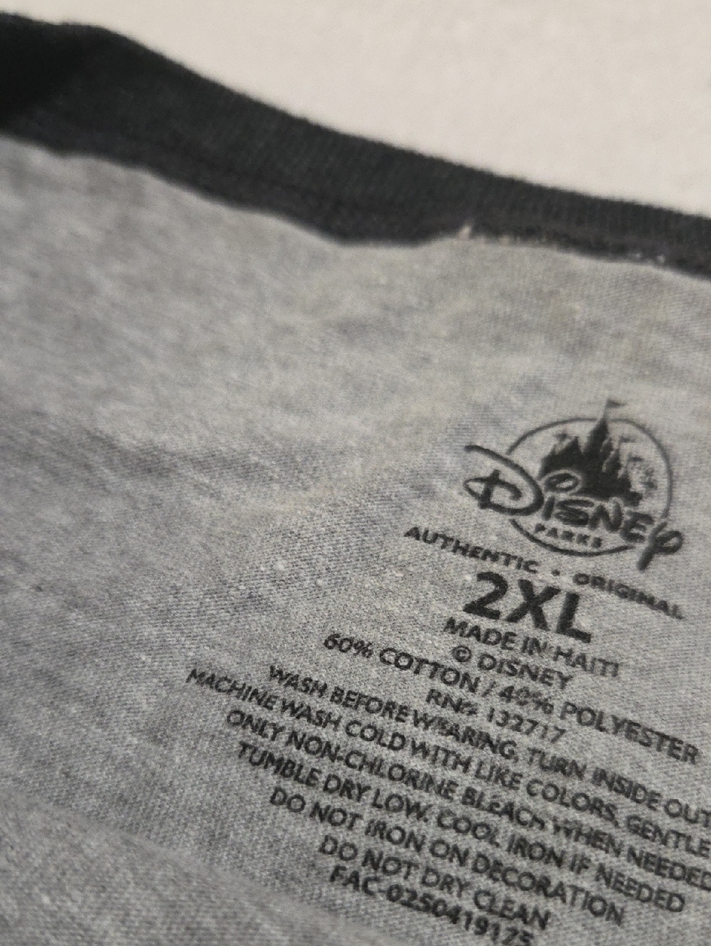 DISNEY HALLOWEEN TSHIRT - Picture 2 of 3